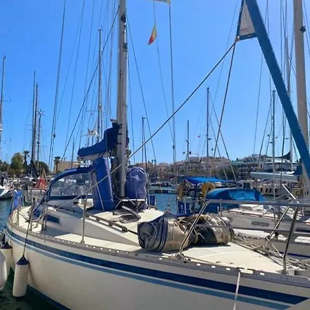 ספינת מלון Ellie *